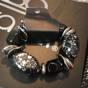 Paparazzi necklace and earring set with bracelet.